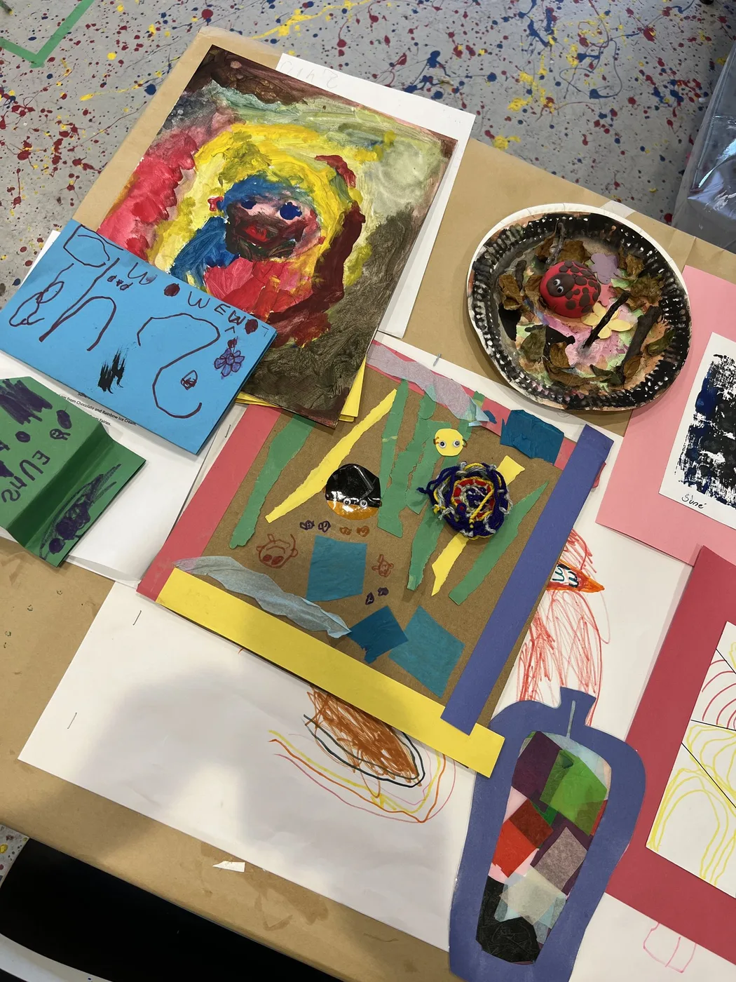 Camp portfolio with abstract painting and weaving plate