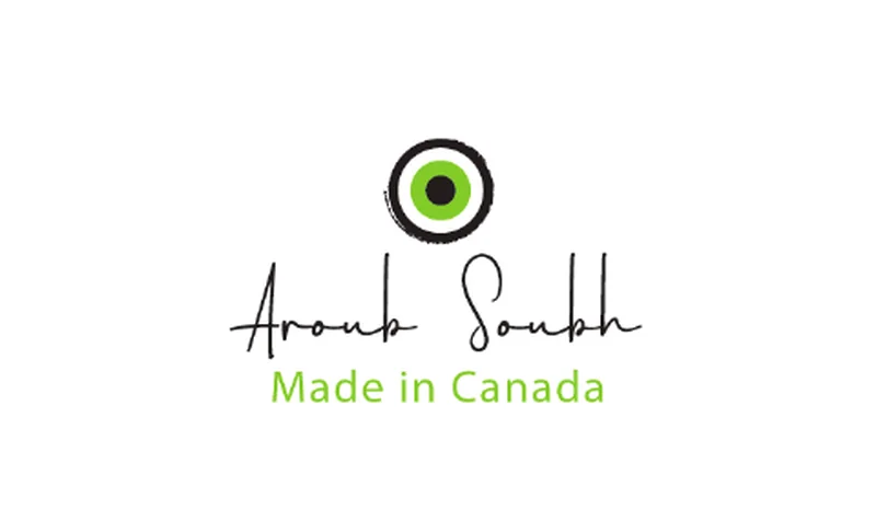 ظهر بطاقة: علامة العين، توقيع Aroub Soubh، وعبارة Made in Canada.